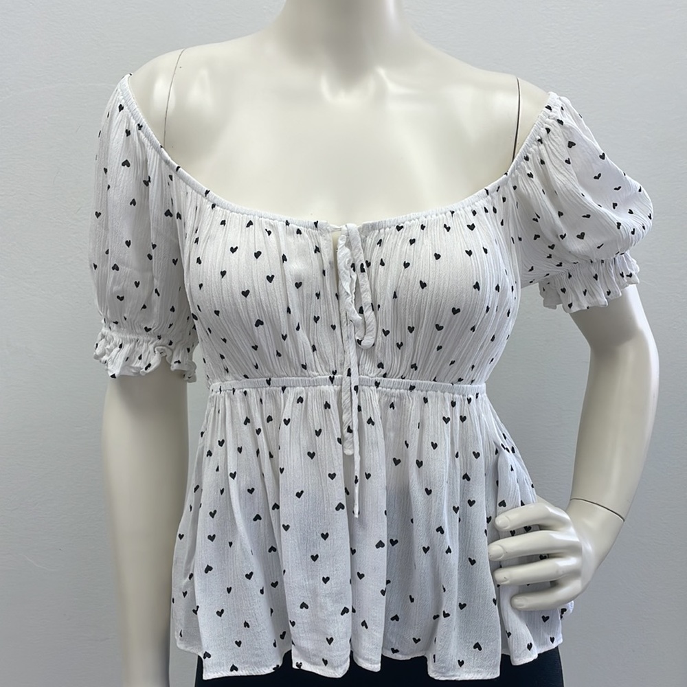 White/ Black Heart Puff Sleeve Top - Picture 4 of 15